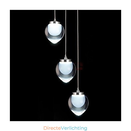 Moderne, eigentijdse hanglamp van chroommetaal Moderne, eigentijdse hanglamp van chroommetaal
