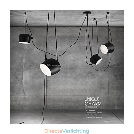 Moderne, eigentijdse metalen hanglamp met schilderij Moderne, eigentijdse metalen hanglamp met schilderij