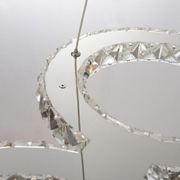 Moderne, eigentijdse hanglamp van kristalchroommetaal