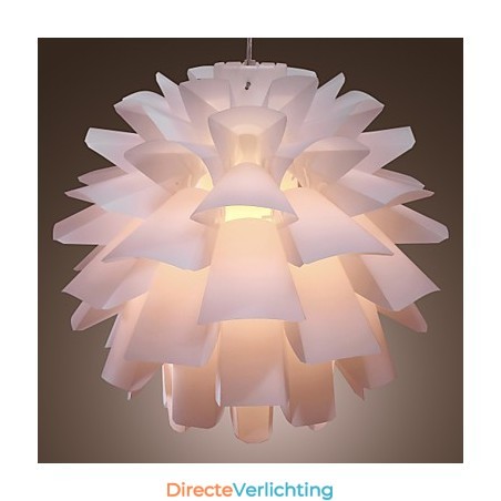 Moderne, eigentijdse retro schilderij hanglamp met wereldbol Moderne, eigentijdse retro schilderij hanglamp met wereldbol