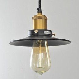 Hanglamp van metaal in landelijke mini-stijl